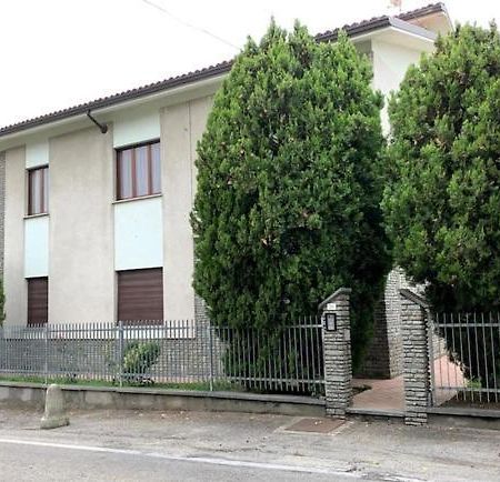 Casa Nebieu in edificio indipendente nel centro di Monforte Monforte dʼAlba Esterno foto