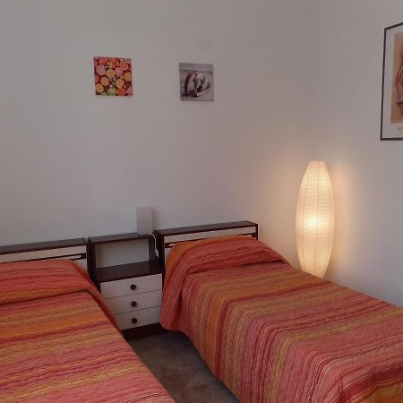 Casa Nebieu in edificio indipendente nel centro di Monforte Monforte dʼAlba Esterno foto