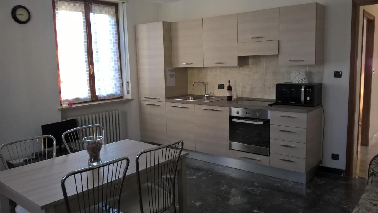 Casa Nebieu in edificio indipendente nel centro di Monforte Monforte dʼAlba Esterno foto