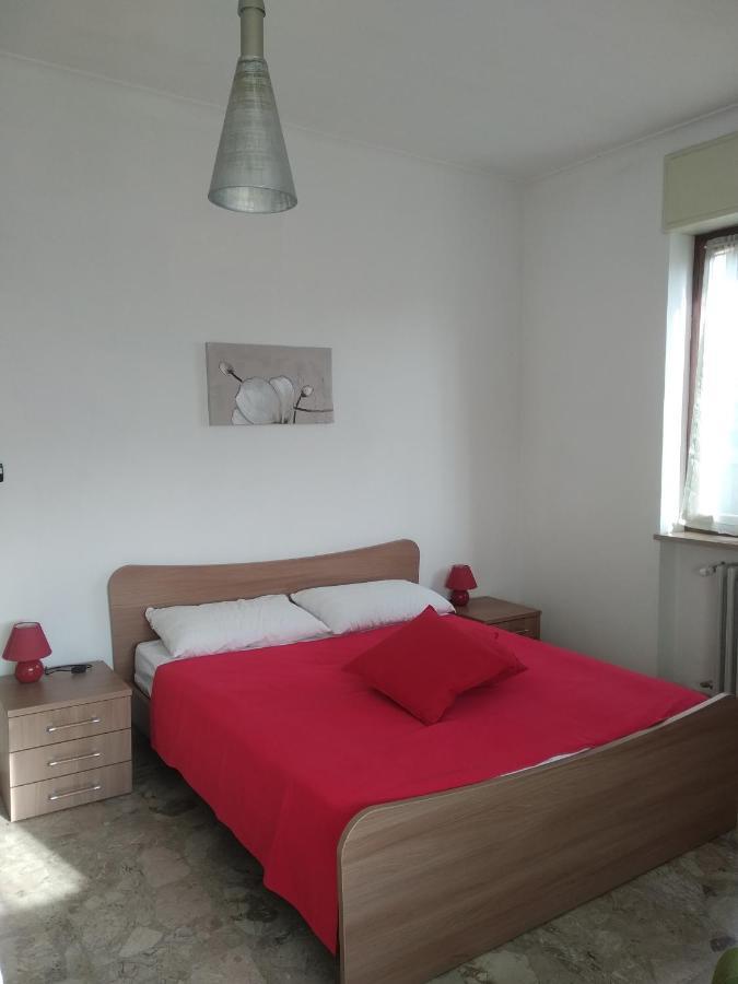 Casa Nebieu in edificio indipendente nel centro di Monforte Monforte dʼAlba Esterno foto